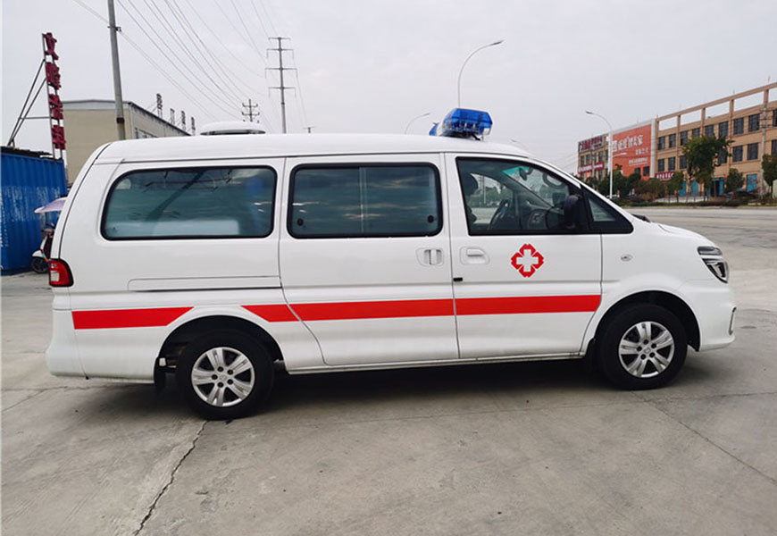國(guó)六東風(fēng)風(fēng)行救護(hù)車