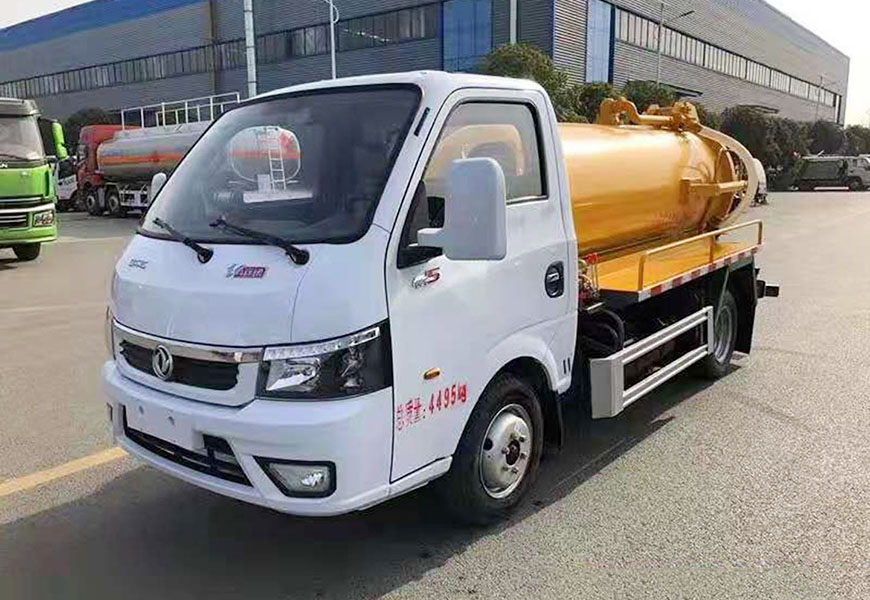 國(guó)六東風(fēng)途逸吸污車(chē)圖片