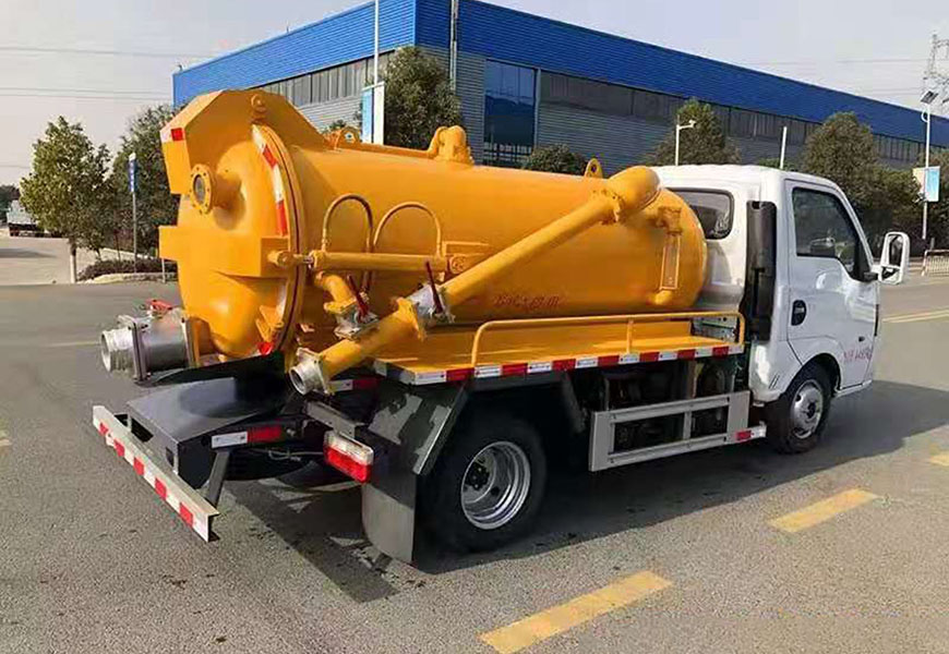 國(guó)六東風(fēng)途逸吸污車(chē)